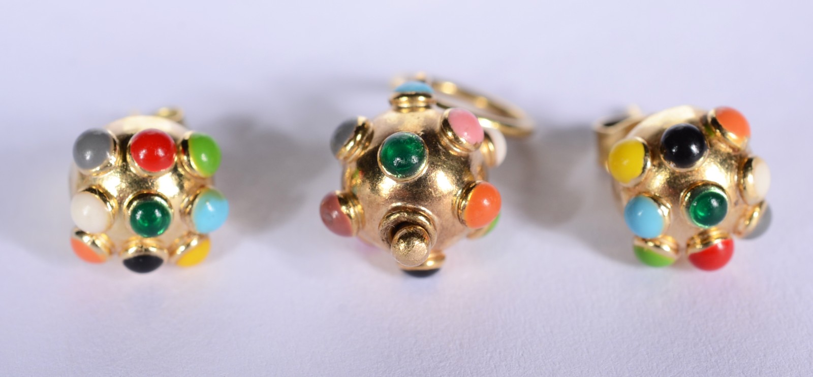 Conjunto composto de ouro 18 k., composto de: par de brincos e... - foto 3 de 5