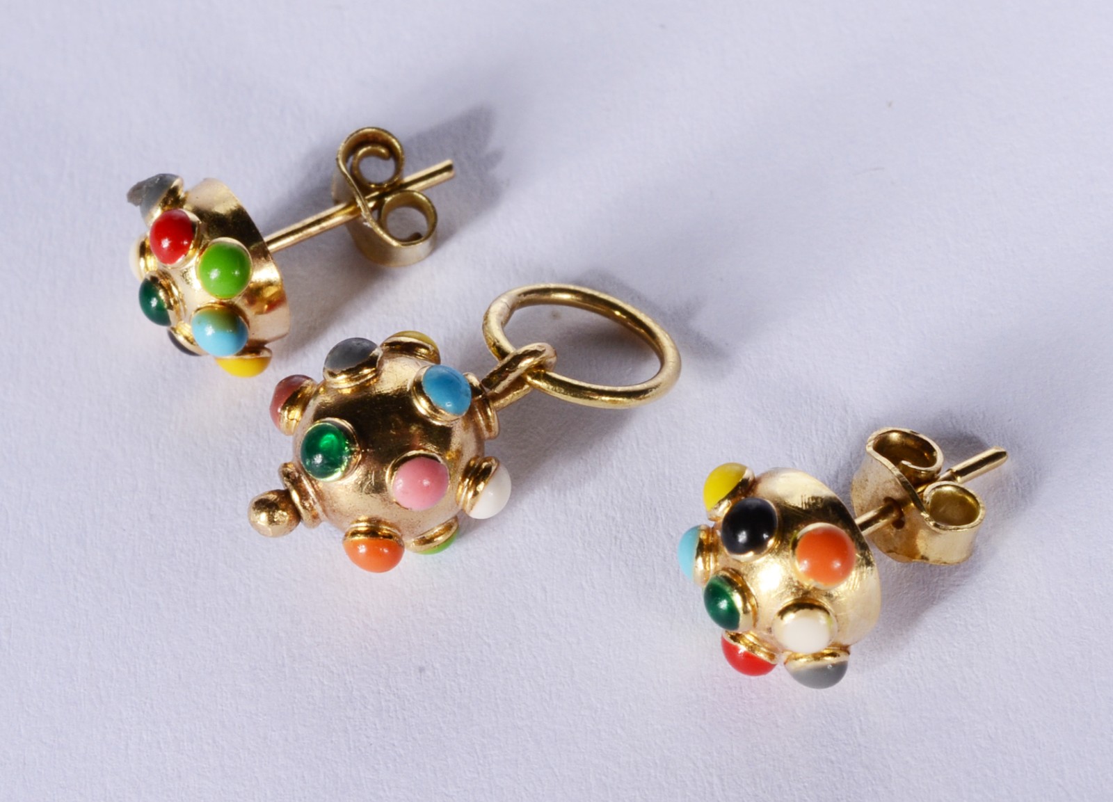 Conjunto composto de ouro 18 k., composto de: par de brincos e... - foto 4 de 5