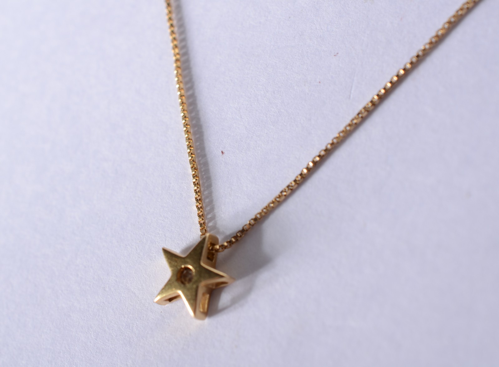 Colar de ouro 18 k., contraste 750 mls com pendente na forma de... - foto 1 de 7