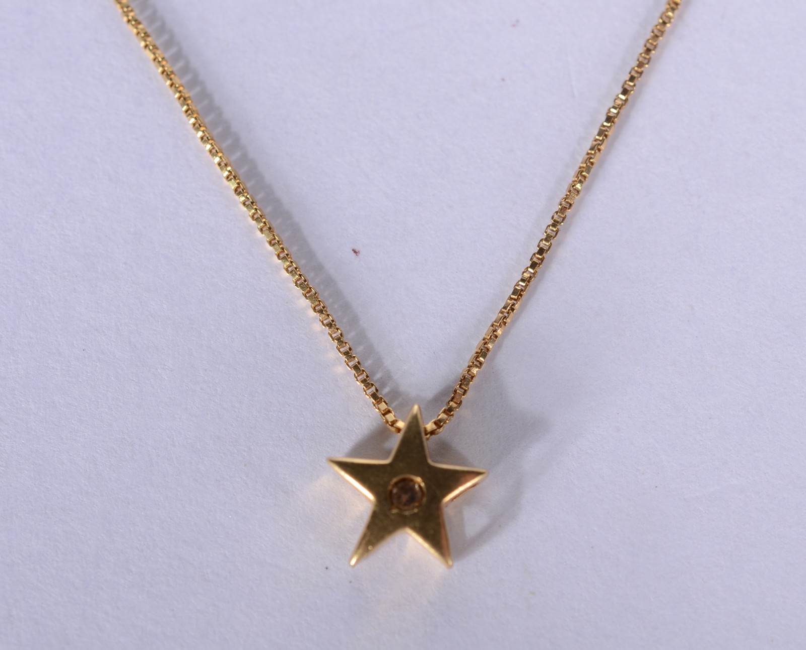 Colar de ouro 18 k., contraste 750 mls com pendente na forma de... - foto 2 de 7