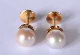 Par de brincos de ouro 18 k., perolas cultivada... - Par de brincos de ouro 18 k., perolas cultivadas. (Por motivos de segurança a peça não se encontra na loja).