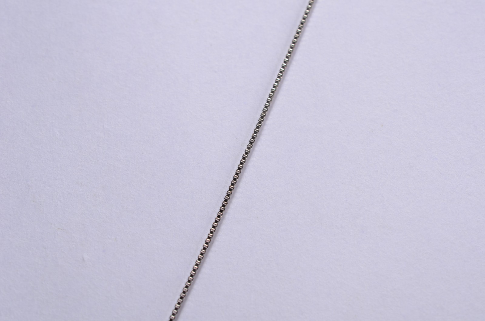 Colar de ouro branco com pendente duplo, coração cravejado de... - foto 4 de 11