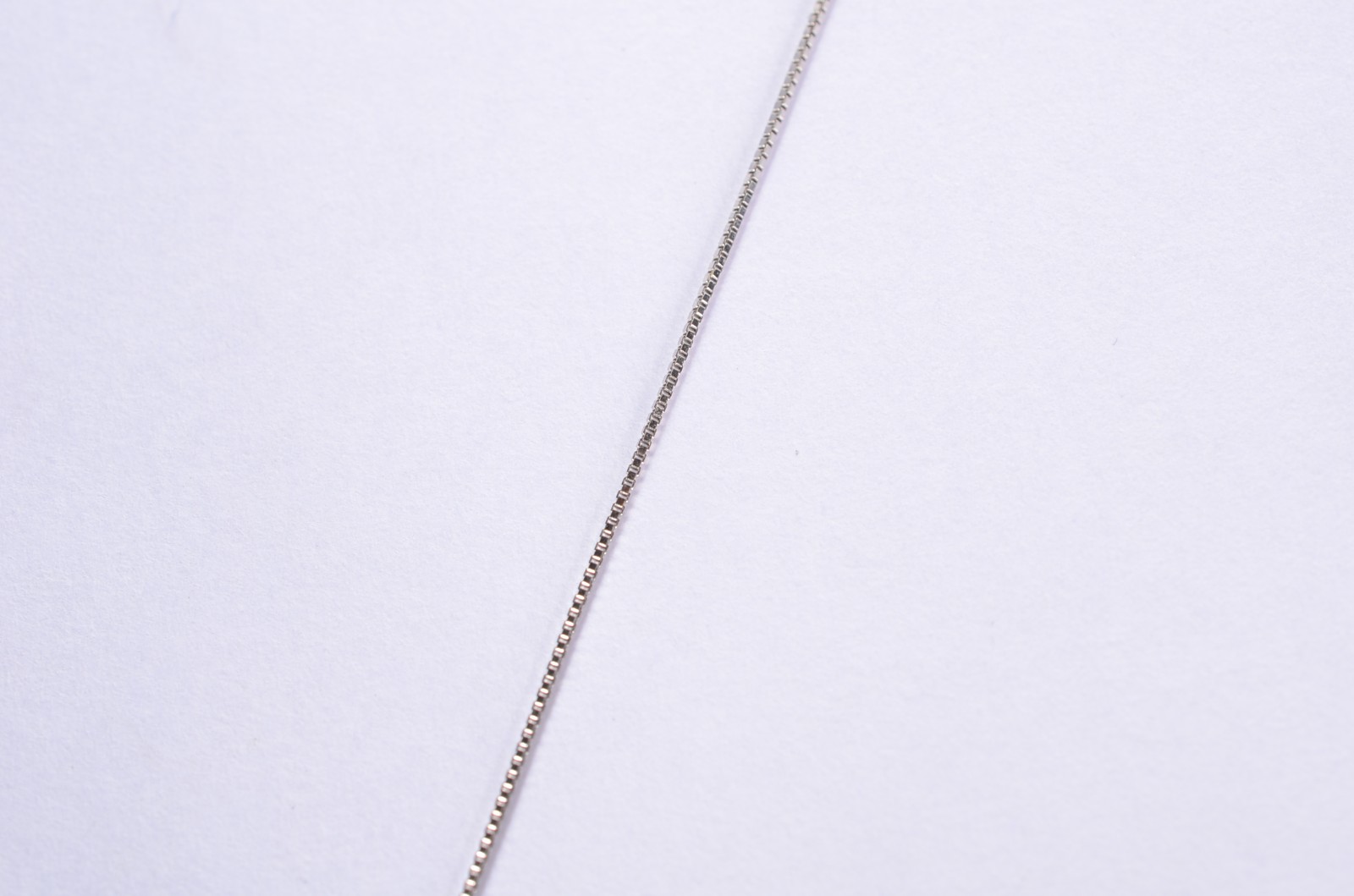 Colar de ouro branco com pendente duplo, coração cravejado de... - foto 10 de 11
