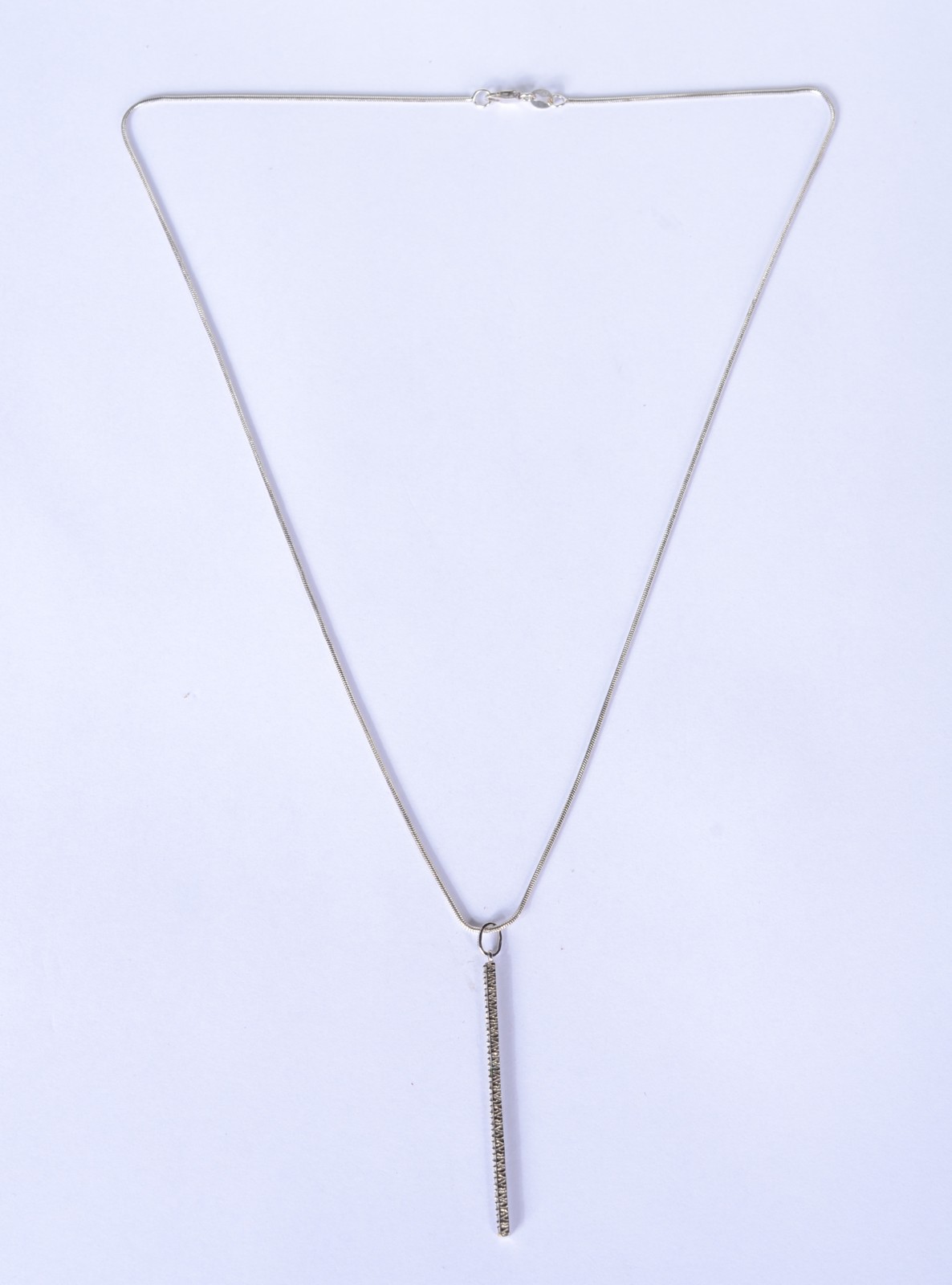 Colar de ouro branco "rabo de rato" com pendente cravejado de... - foto 2 de 4