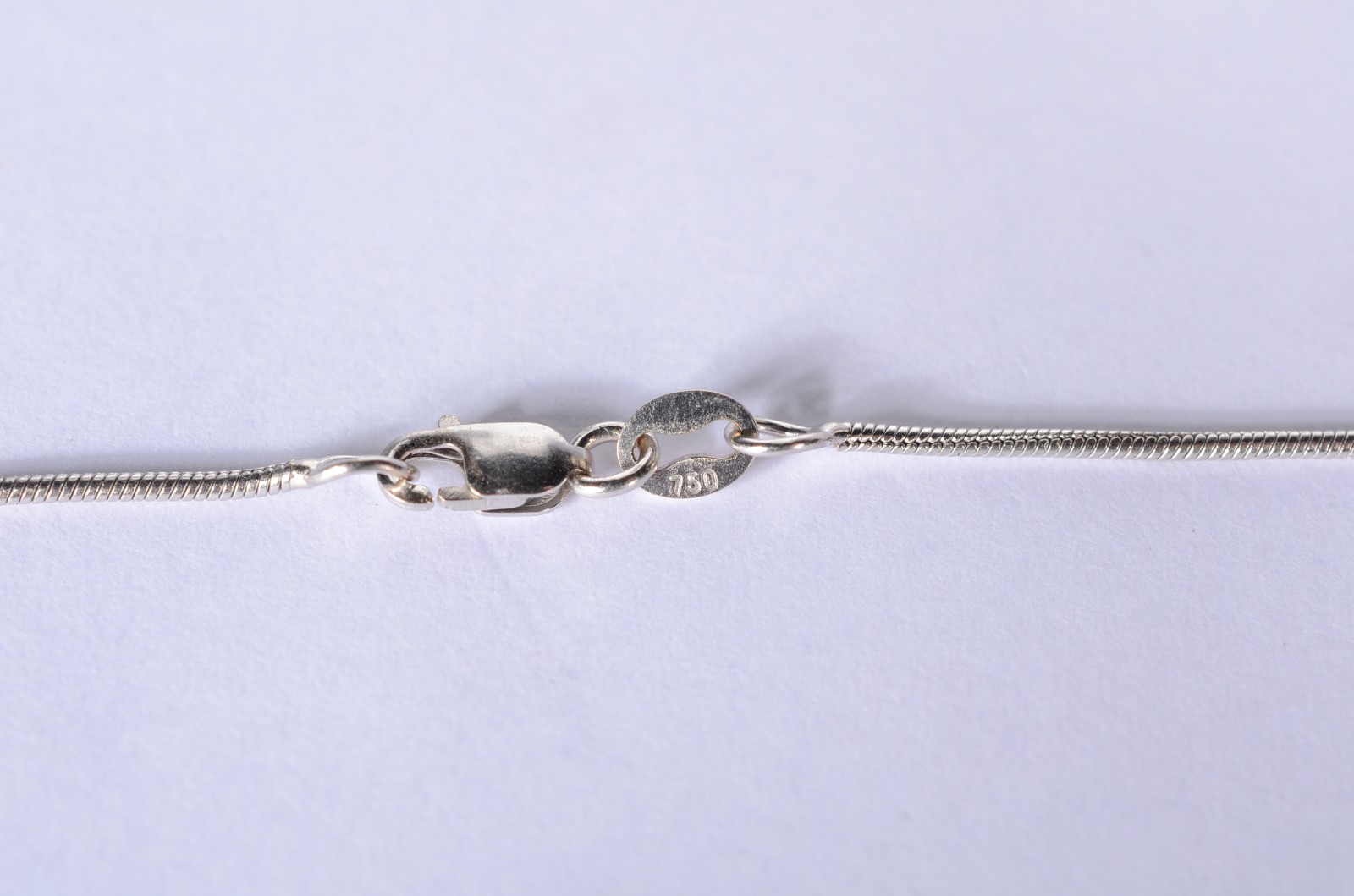 Colar de ouro branco "rabo de rato" com pendente cravejado de... - foto 3 de 4
