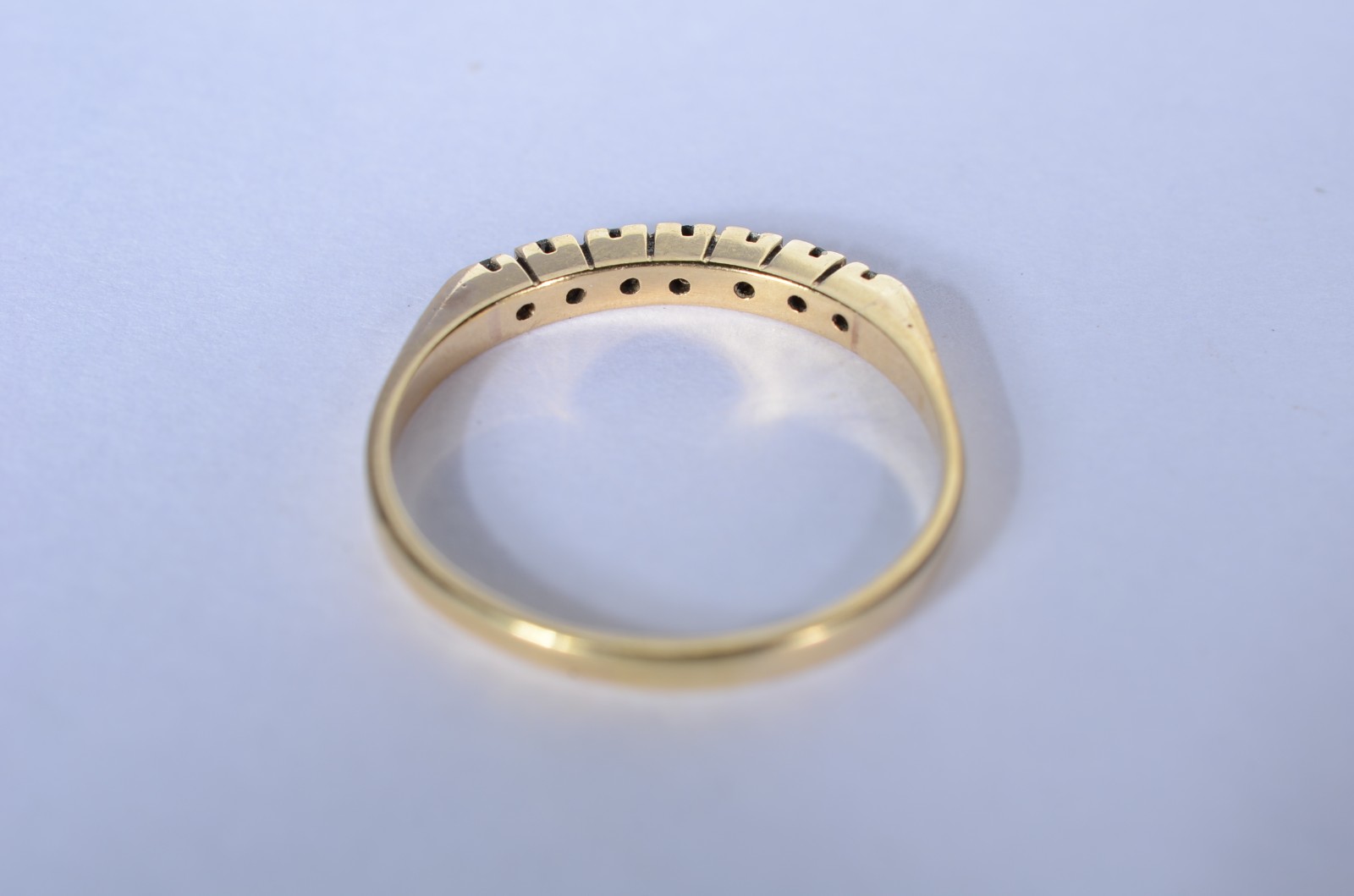 Meia aliança de ouro 18 k., contraste 750 com 7 brilhantes, aro 18... - foto 3 de 6