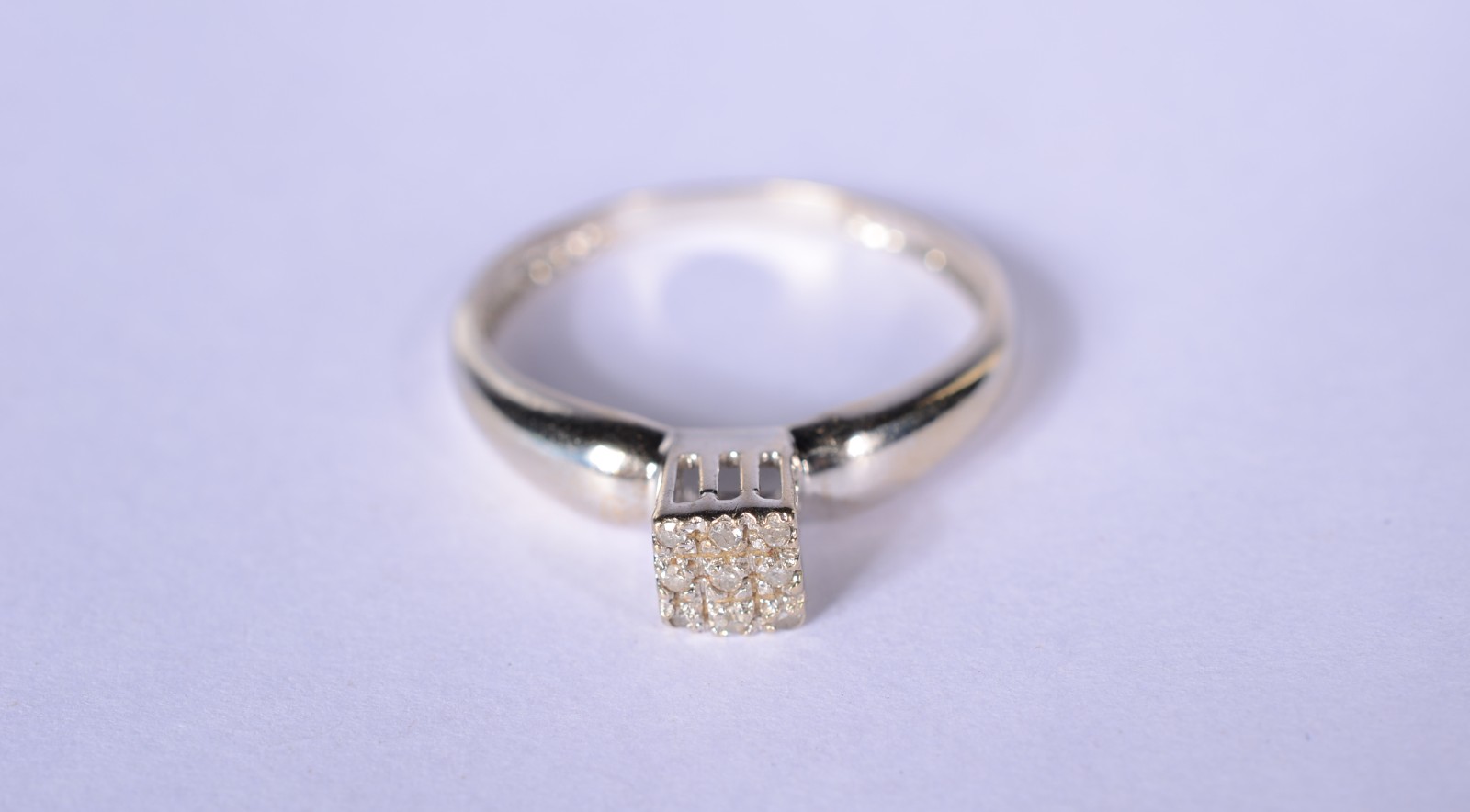 Anel de ouro branco feitio chuveiro com mini brilhantes, aro 18. (Por... - foto 2 de 6
