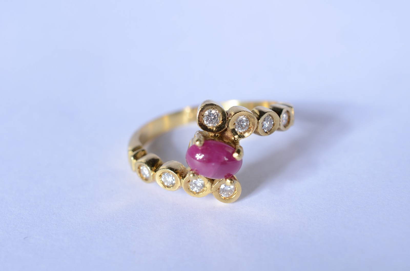 Anel de ouro 18 k., contraste 750 mls com 8 brilhantes de 0,05 ct... - foto 1 de 6