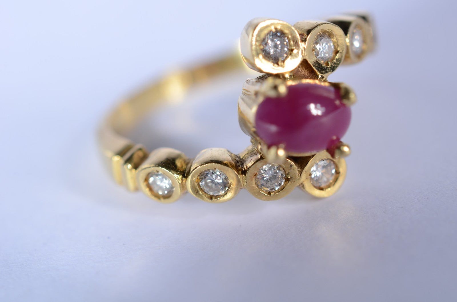 Anel de ouro 18 k., contraste 750 mls com 8 brilhantes de 0,05 ct... - foto 2 de 6