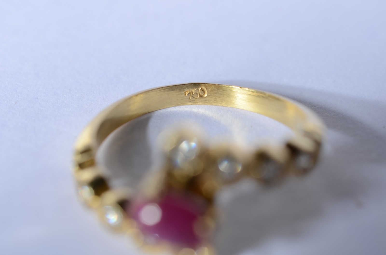 Anel de ouro 18 k., contraste 750 mls com 8 brilhantes de 0,05 ct... - foto 3 de 6