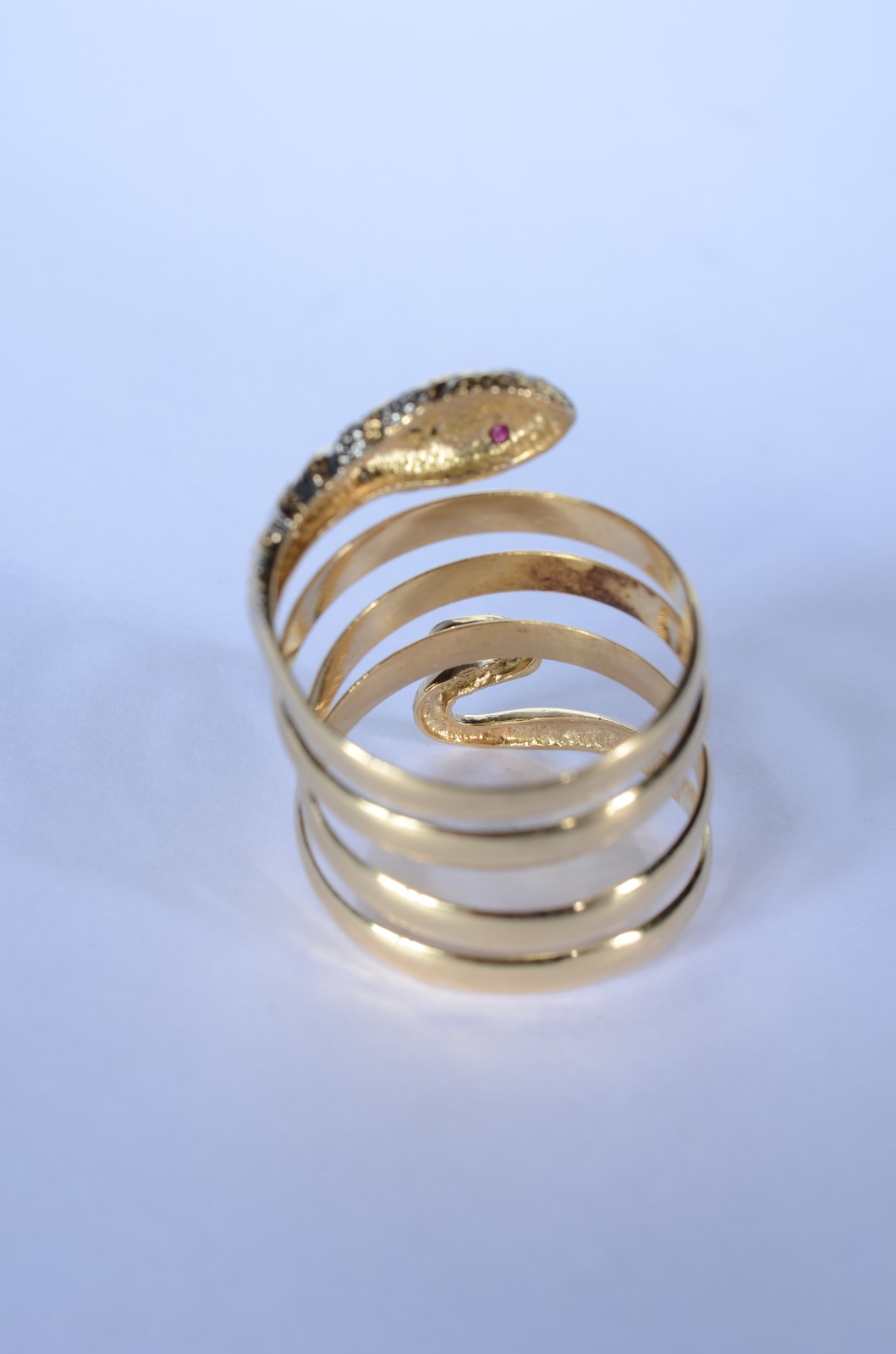 Anel de ouro 18 k., contraste 750 mls feitio cobra, aro 24. (Por... - foto 4 de 7