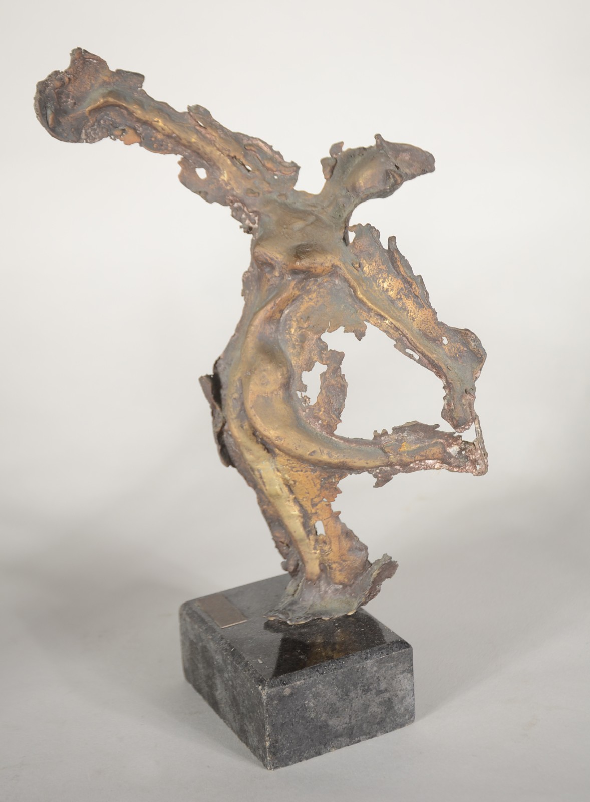 Quatro estatuetas diversas de metal. Com oxidações. - foto 4 de 11