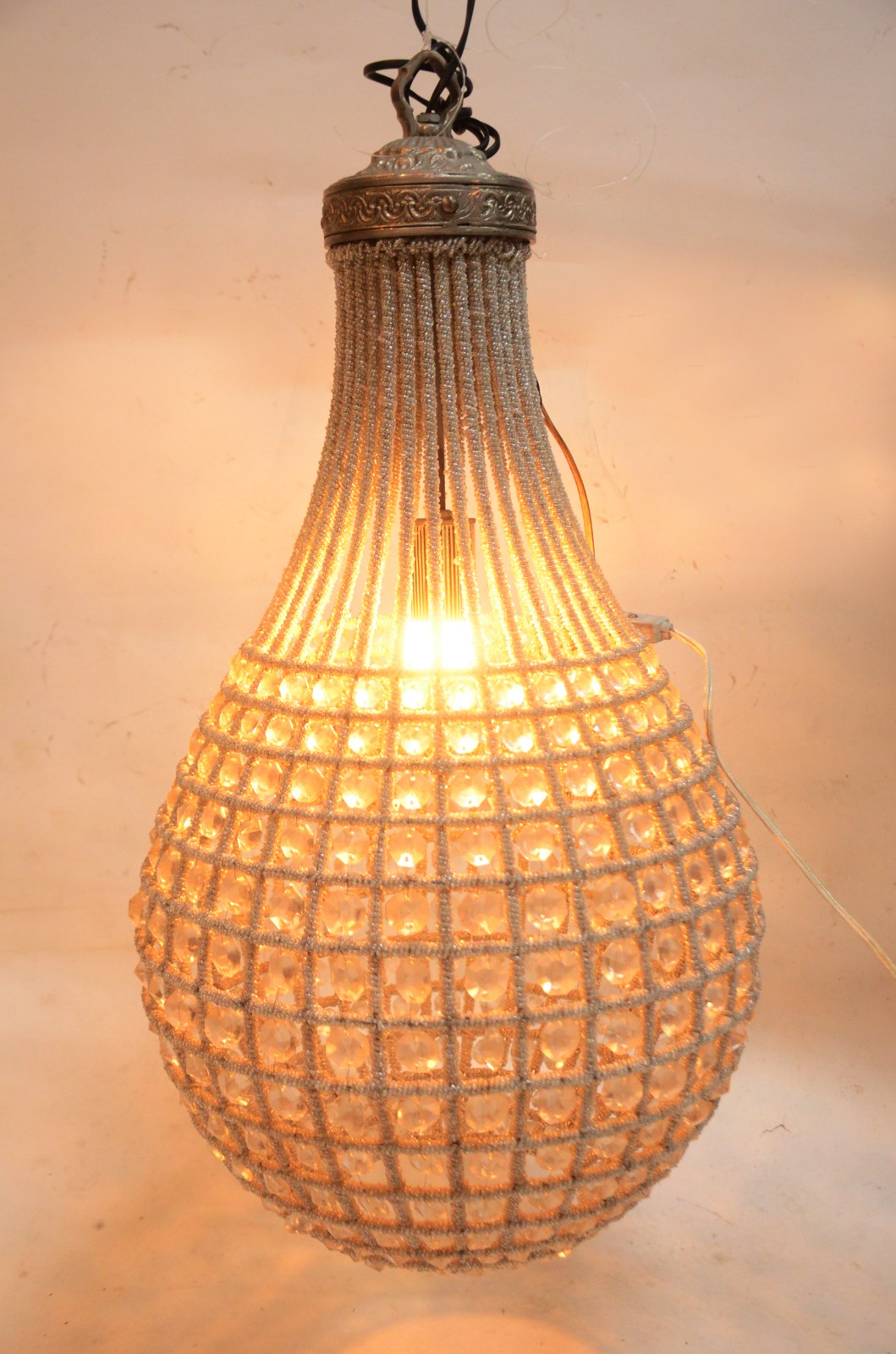 Lustre moderno com contas e miçangas de acrílico. - foto 2 de 6