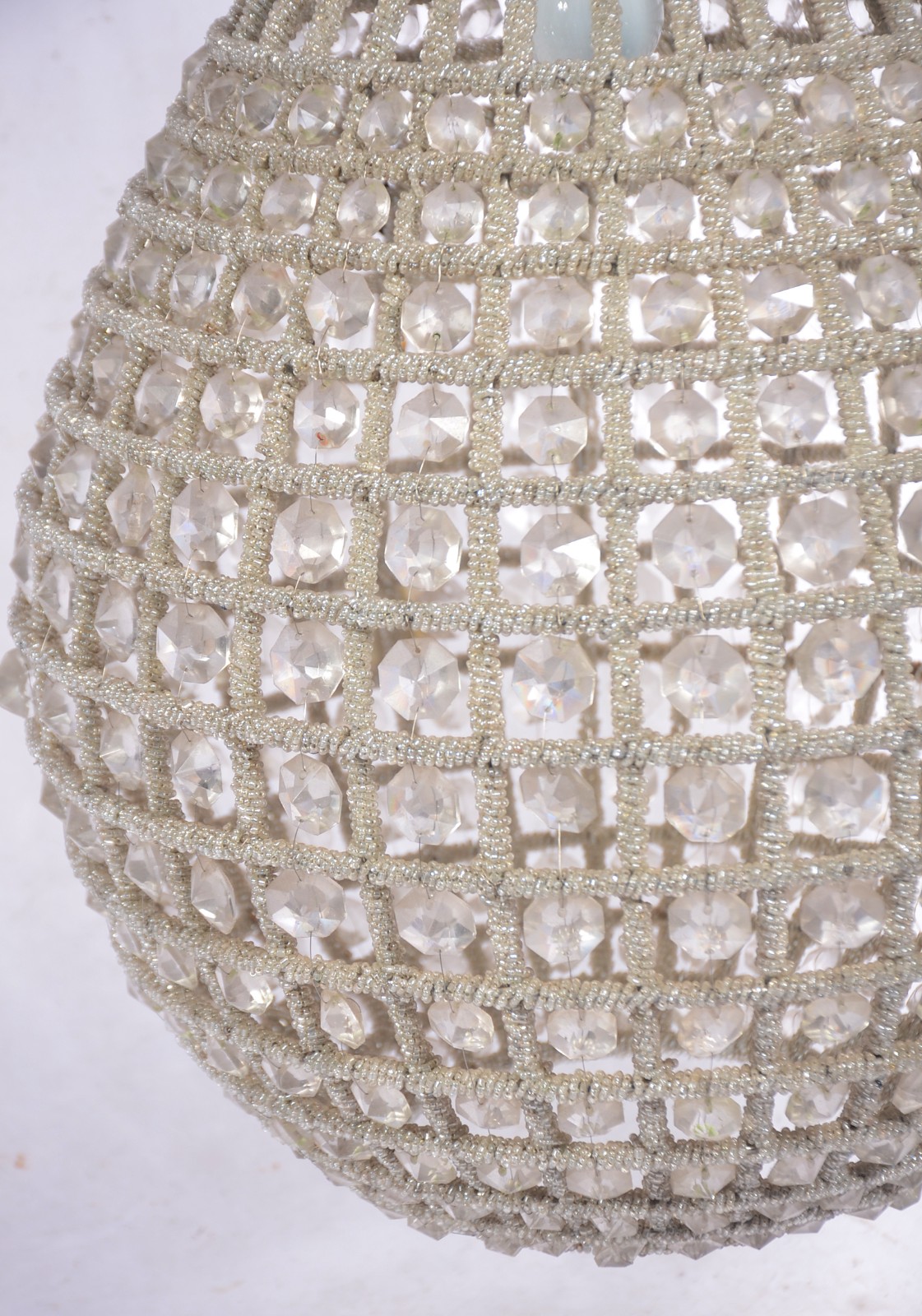 Lustre moderno com contas e miçangas de acrílico. - foto 4 de 6