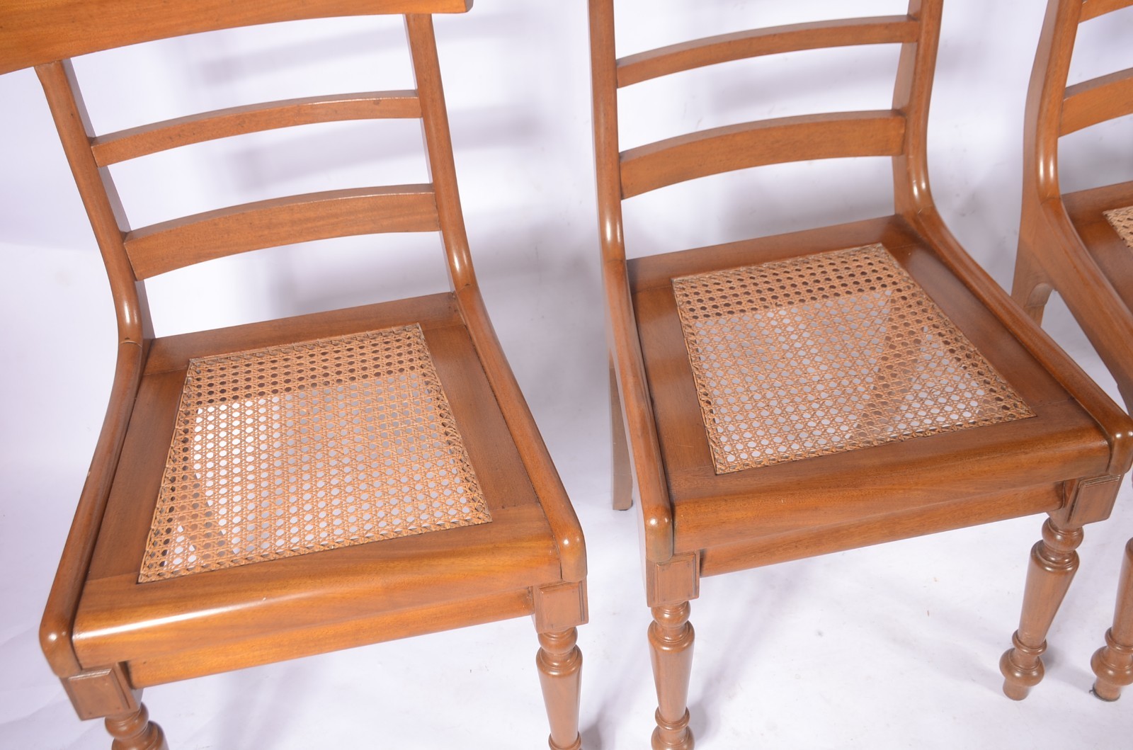 Conjunto com 4 cadeiras de madeira clara para sala de jantar... - foto 2 de 4