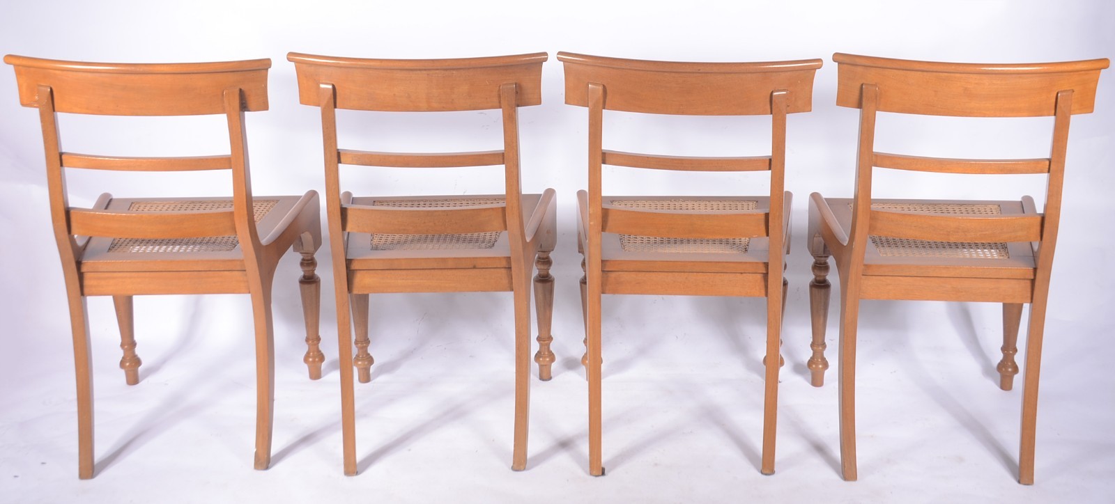 Conjunto com 4 cadeiras de madeira clara para sala de jantar... - foto 4 de 4
