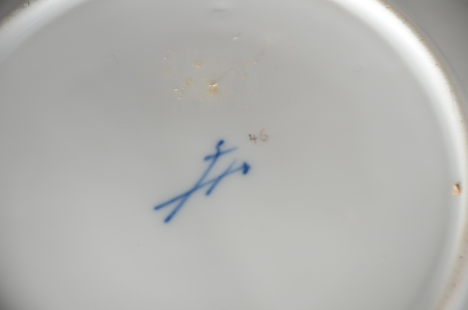 Diversas peças de porcelana, sendo: potiche, 4 covilhetes de... - foto 4 de 11