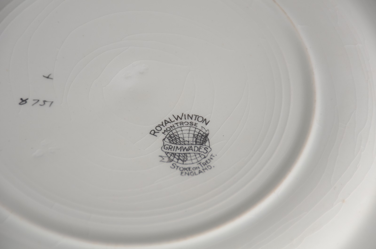 Diversas peças de porcelana, sendo: potiche, 4 covilhetes de... - foto 5 de 11