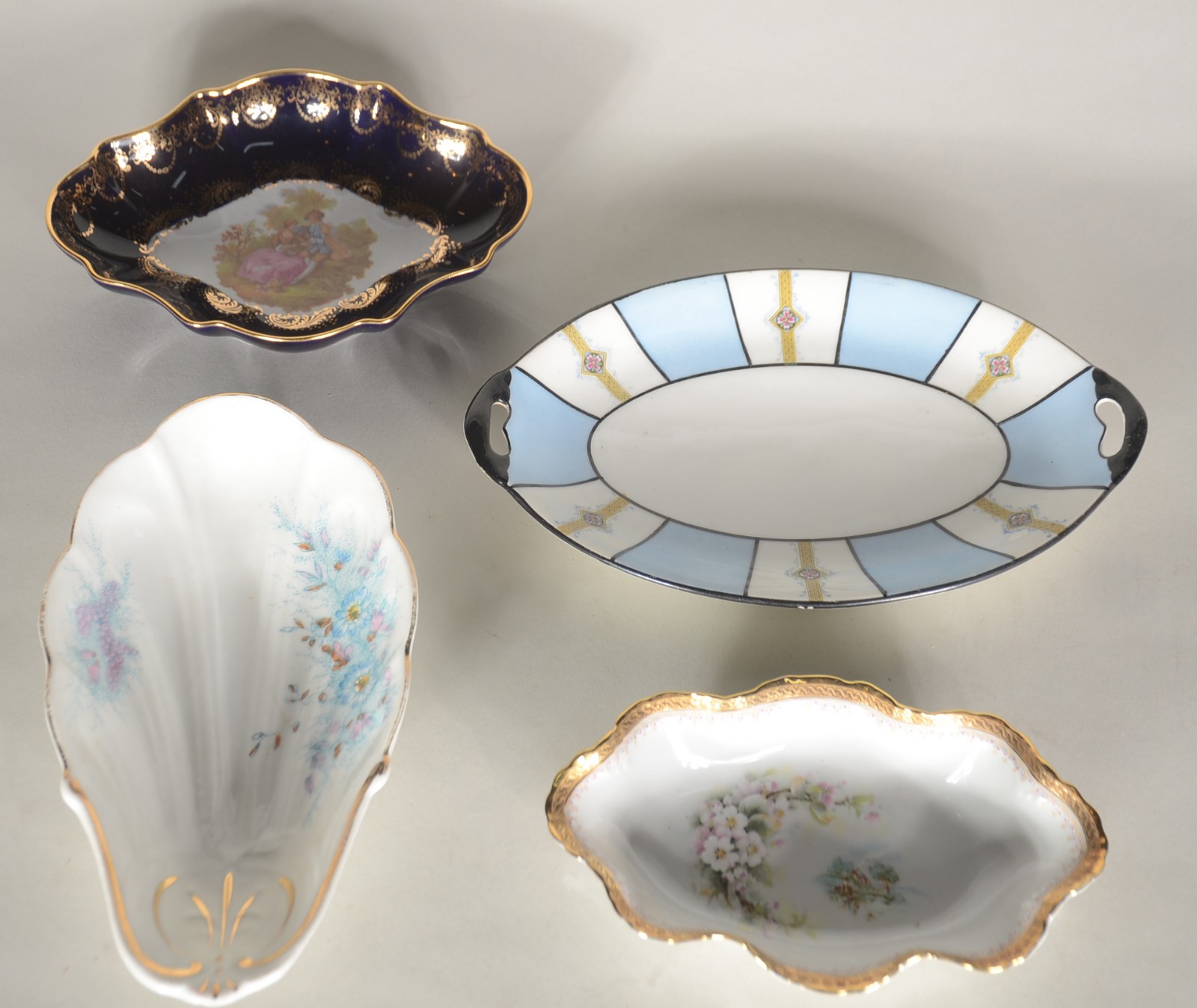 Diversas peças de porcelana, sendo: potiche, 4 covilhetes de... - foto 10 de 11