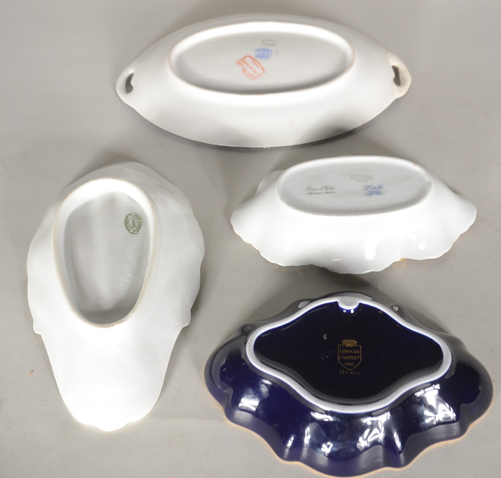 Diversas peças de porcelana, sendo: potiche, 4 covilhetes de... - foto 11 de 11