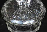Baccarat (1764),  - Bomboniere de cristal facetado. Marcada na base. Lascado na borda.