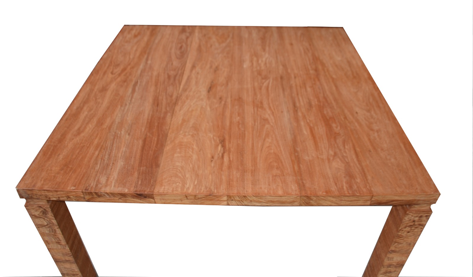Mesa de jantar de madeira clara, tampo quadrado e quatro pernas... - foto 3 de 5