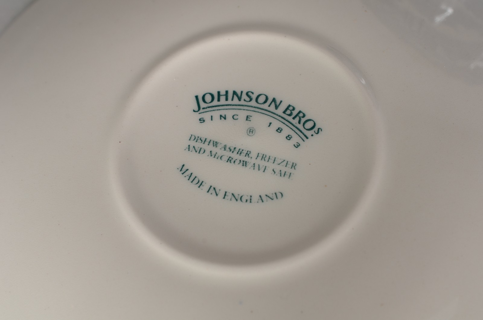 Conjunto com 12 xícaras de café com pires de faiança inglesa Johnson... - foto 5 de 6
