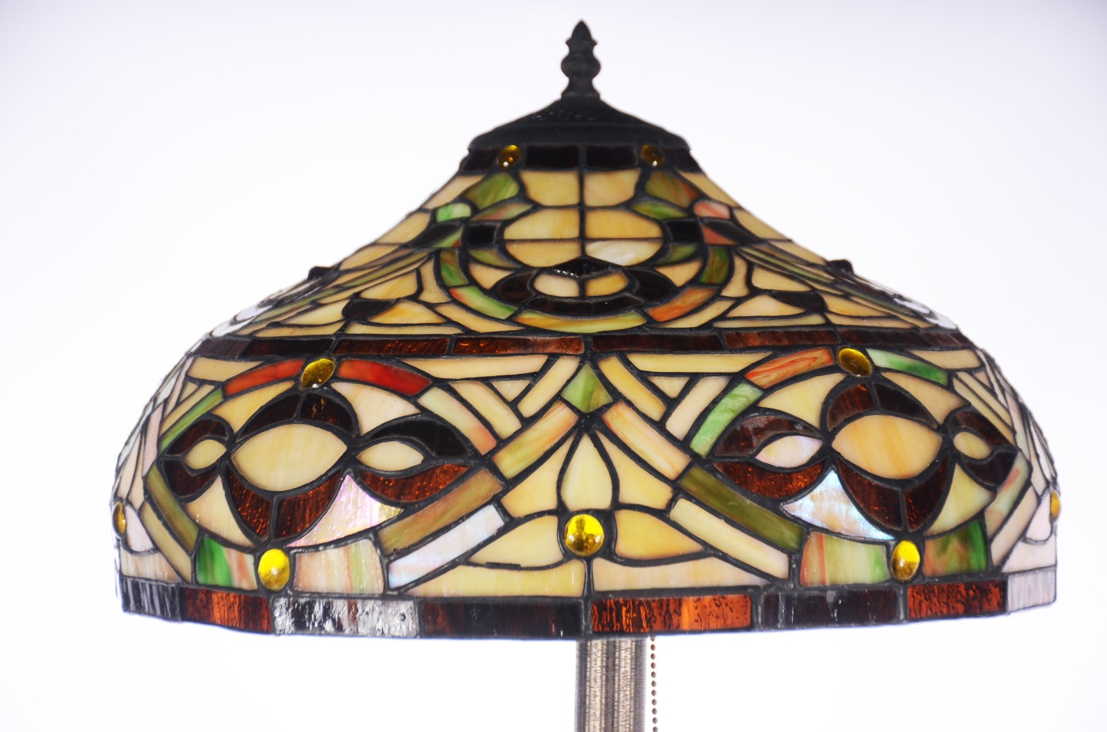 Abatjour de pé de metal com cúpula com placas de vidro multicor no... - foto 1 de 9