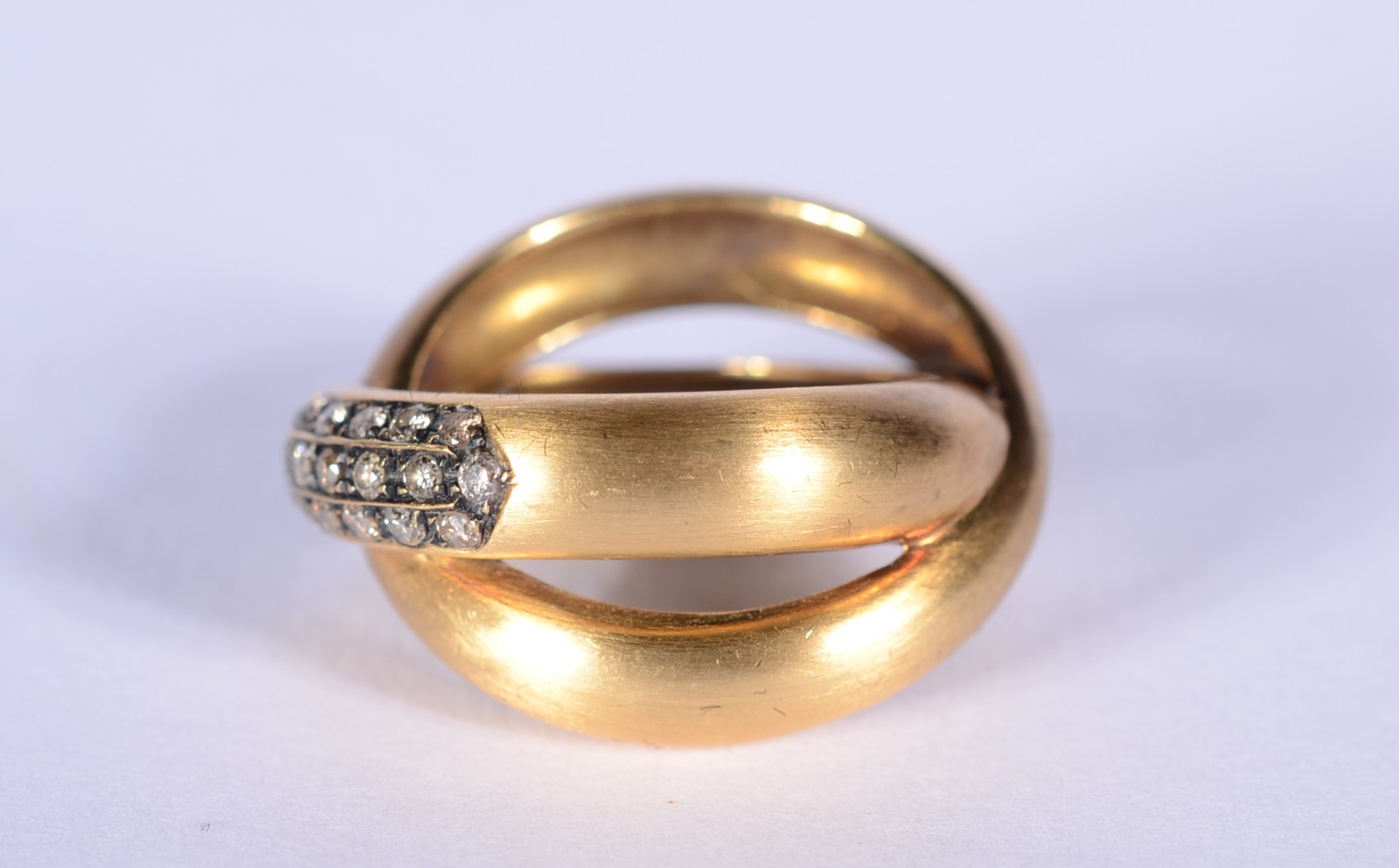 Anel de ouro 18 k., aproximadamente 36 brilhantes, aro 16. . (Por... - foto 2 de 9