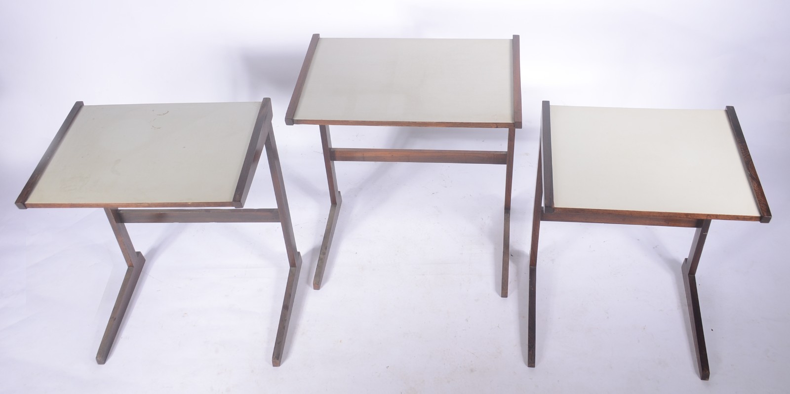 Mesa ninho de madeira nobre com 3 peças de encaixar, tampos de... - foto 4 de 11