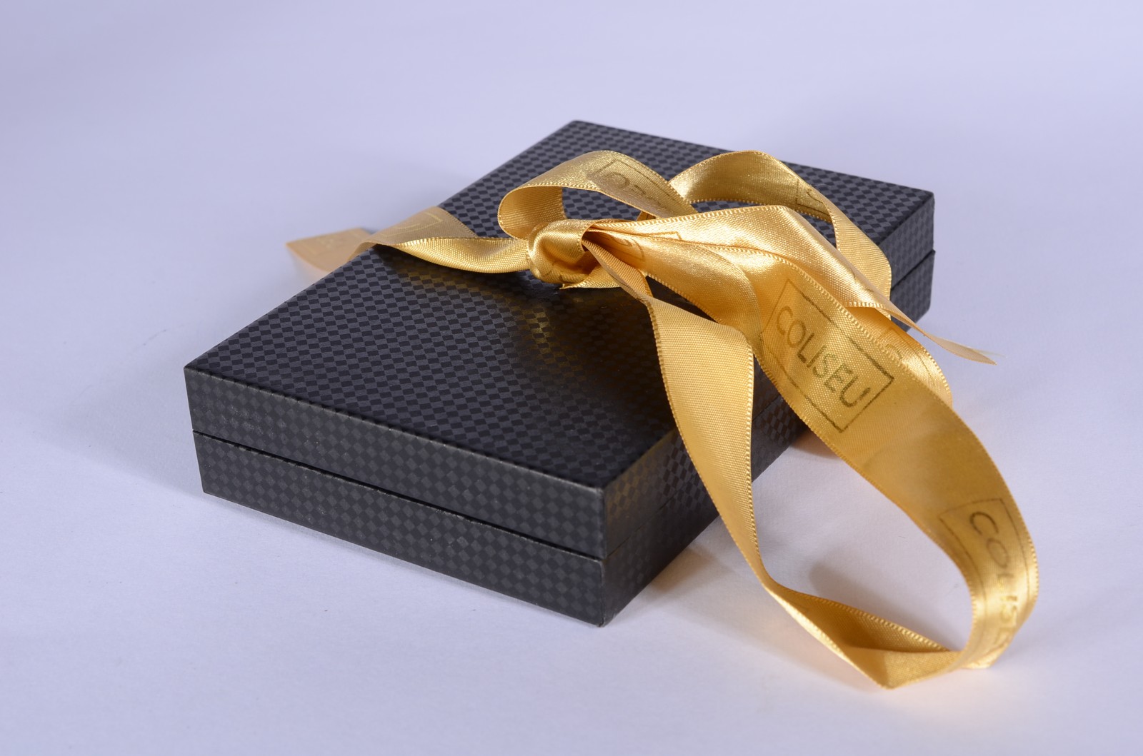 Colar de ouro 18 k., contraste 750 mls com 9 topázios branco. - foto 10 de 11