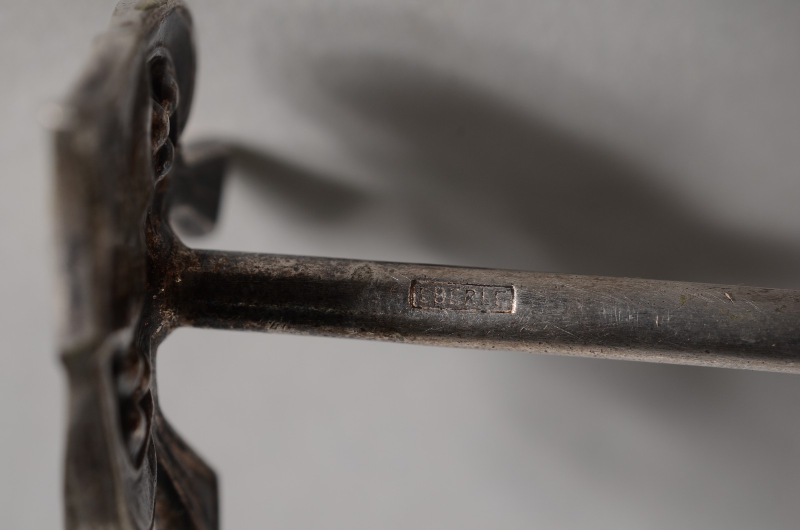 Diversas peças de metal prateado, sendo: 12 descansos para talher, 4... - foto 10 de 11