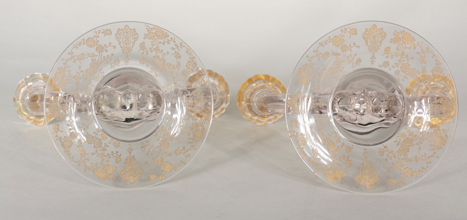 Quatro peças diversas de cristal, sendo: 2 fruteiras e par de... - foto 11 de 11