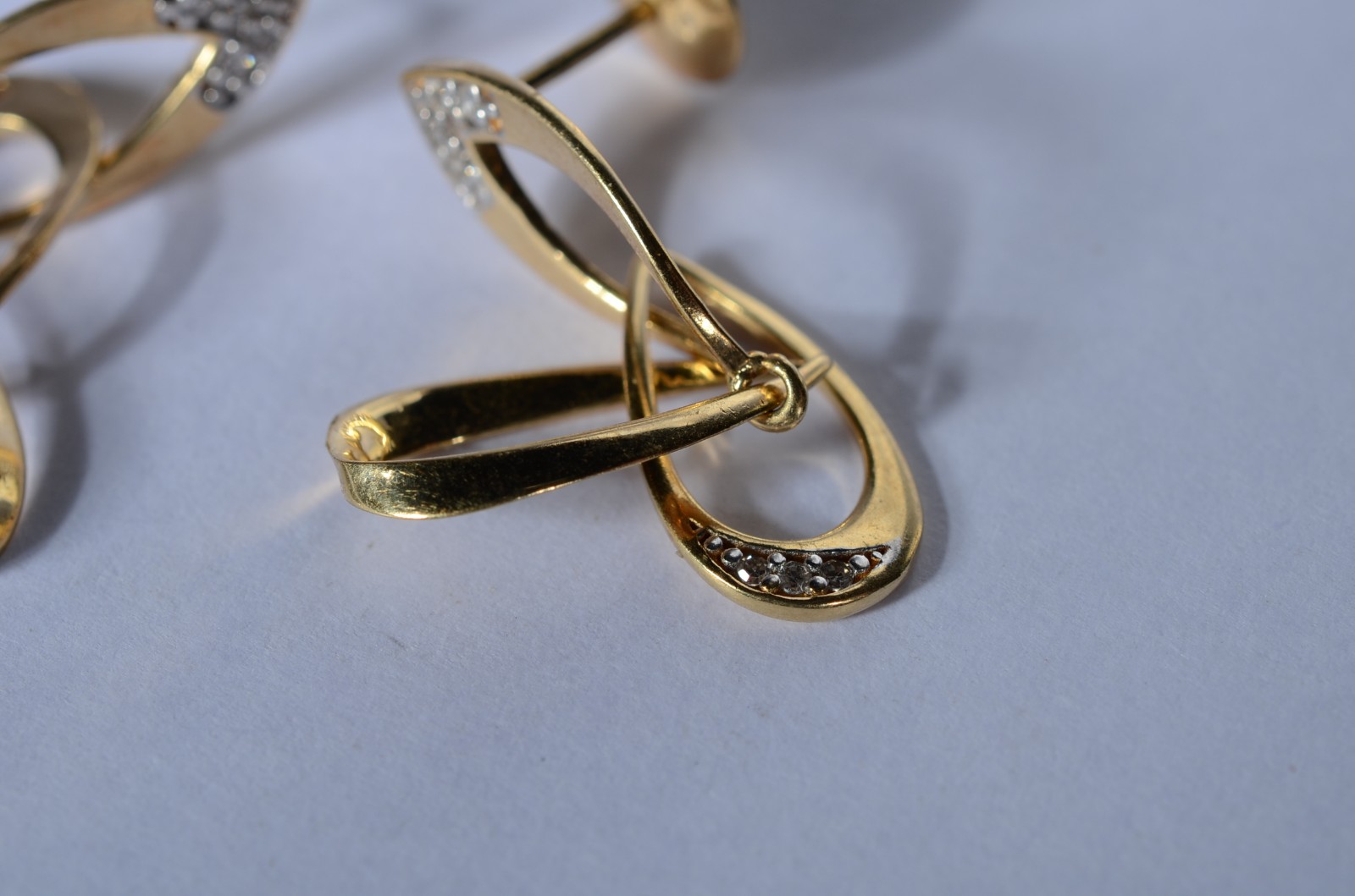Par de brincos de ouro 18 k., na forma de cascata com mini... - foto 4 de 8