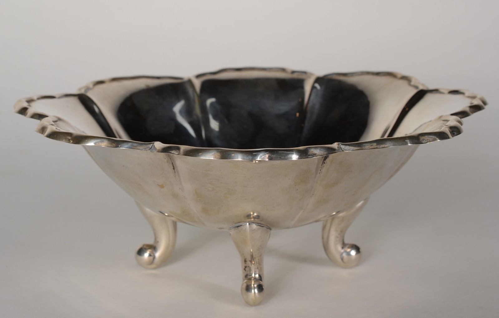 Fruteira de prata 800 mls, contrastada, borda trabalhada. Peso da... - foto 3 de 6