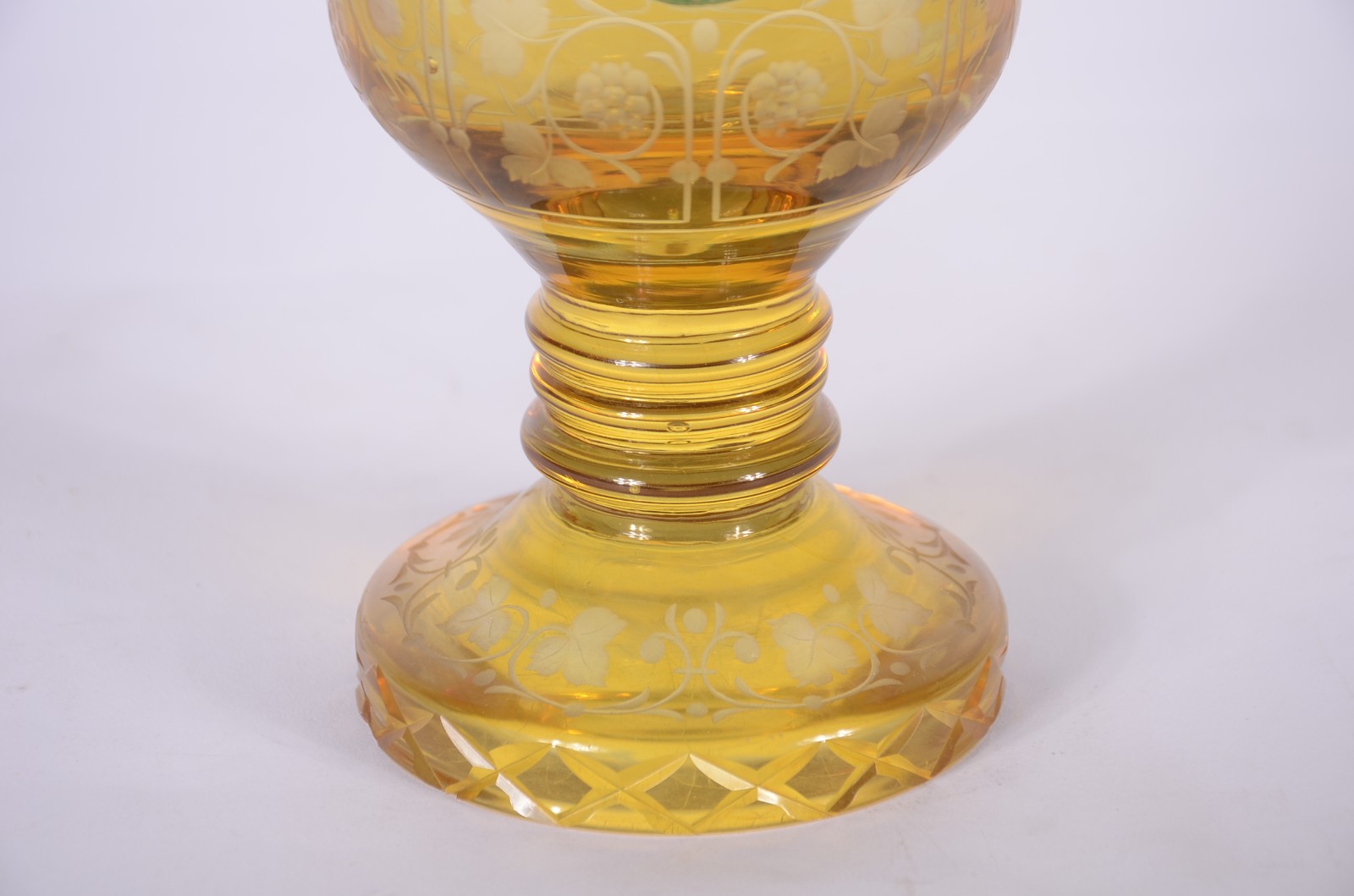 Bomboniere de cristal doublé amarelo com reservas lavradas decoradas... - foto 6 de 9