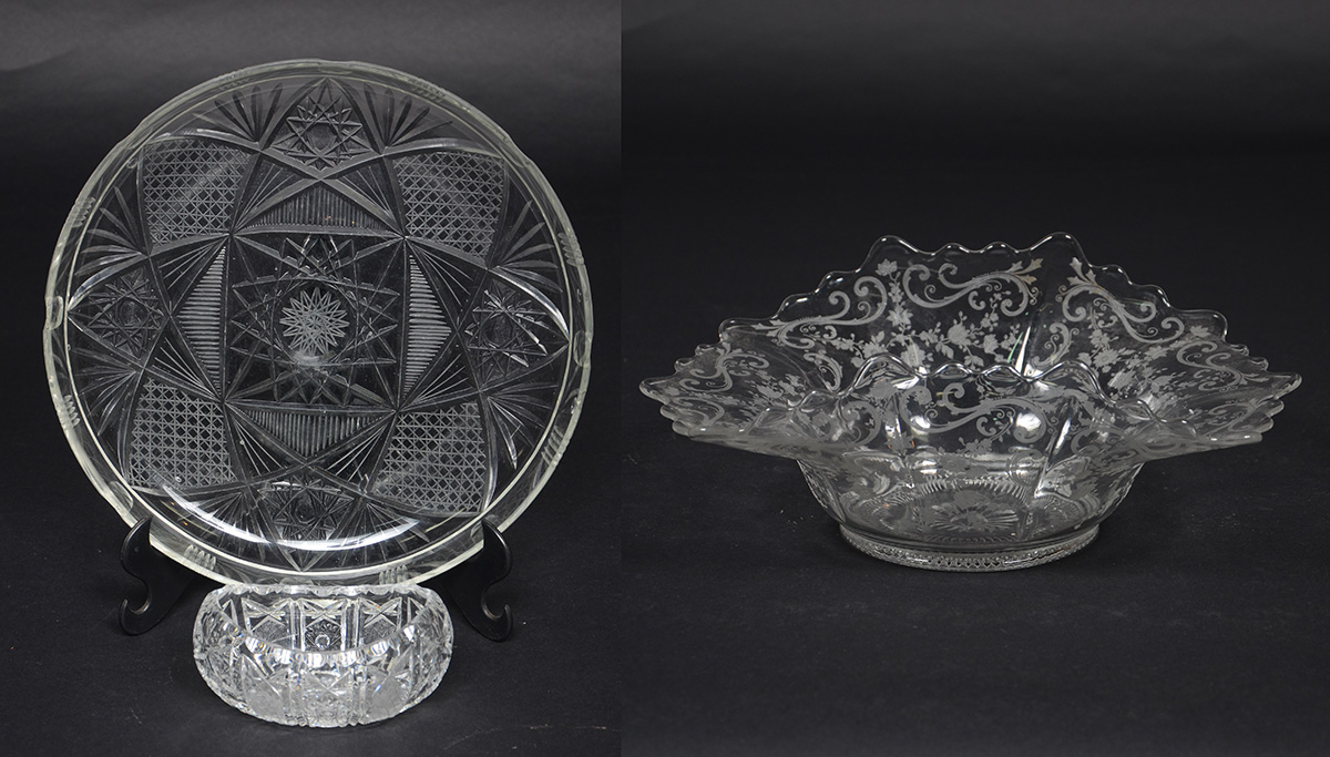 Três bowls, sendo um com bicado. Diâmetro 30 cm, um 32 x 22 cm e 14 x...