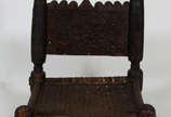 Antiga Cadeira baixa (Swati Peeray) tibetana,  ... - Antiga Cadeira baixa (Swati Peeray) tibetana,  de madeira entalhada e assento de palha, feito artesanalmente à mão.