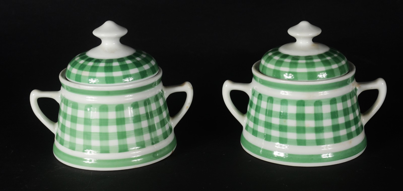Aparelho para chá e café de porcelana branca com "xadrez verde"... - foto 7 de 11