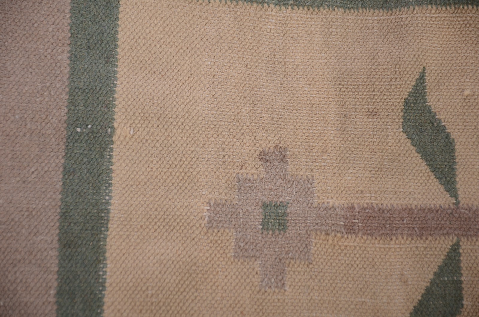 Três tapetes diversos, sendo: Hamadan, Kilim e Belouch. - foto 2 de 10