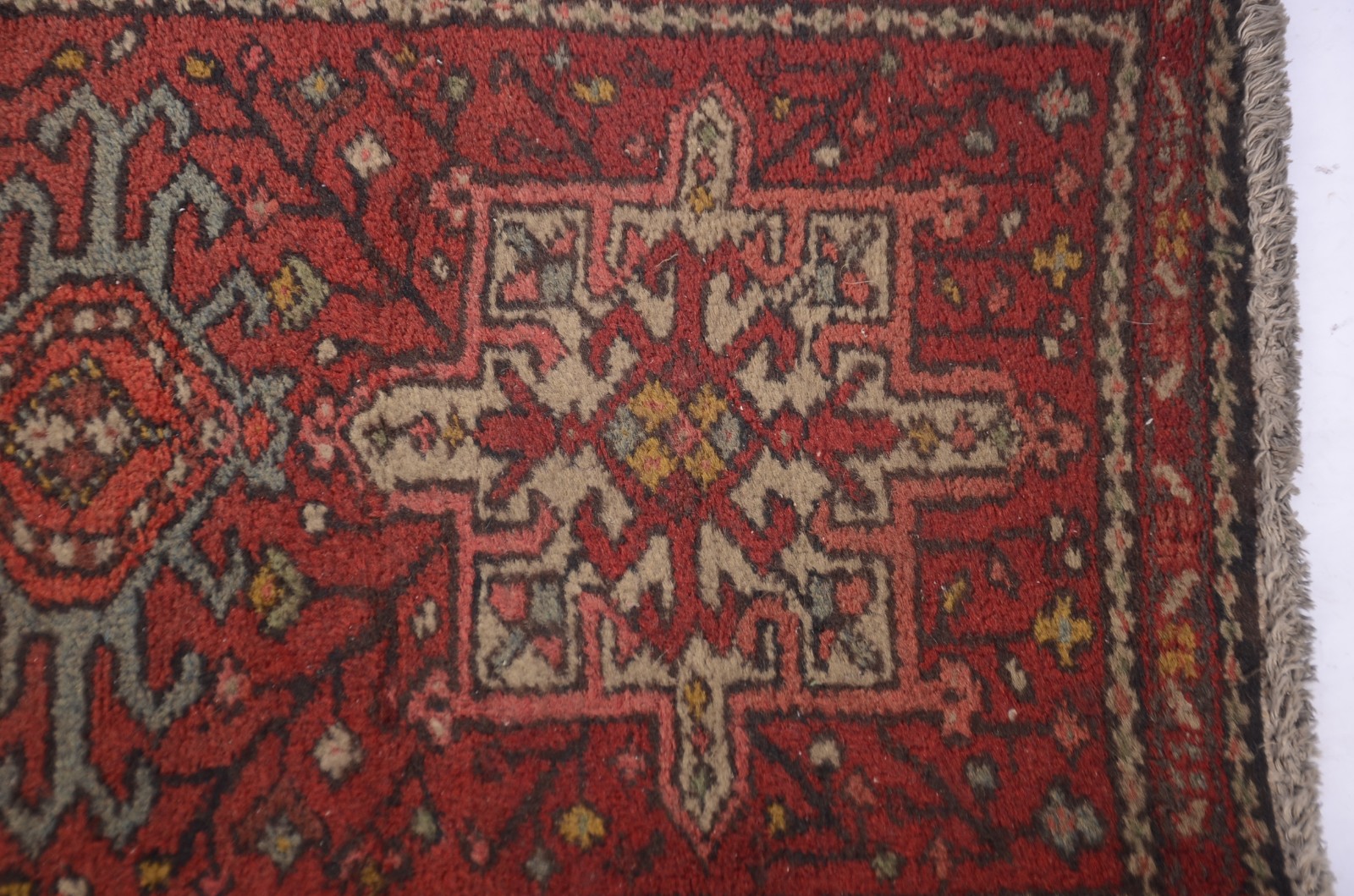 Três tapetes diversos, sendo: Hamadan, Kilim e Belouch. - foto 4 de 10