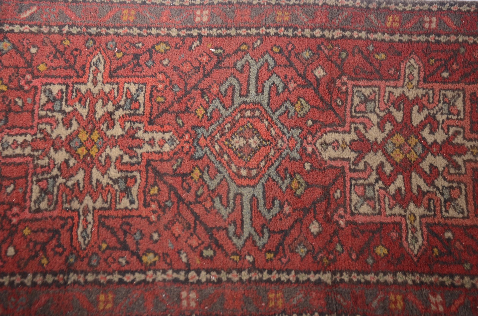 Três tapetes diversos, sendo: Hamadan, Kilim e Belouch. - foto 5 de 10
