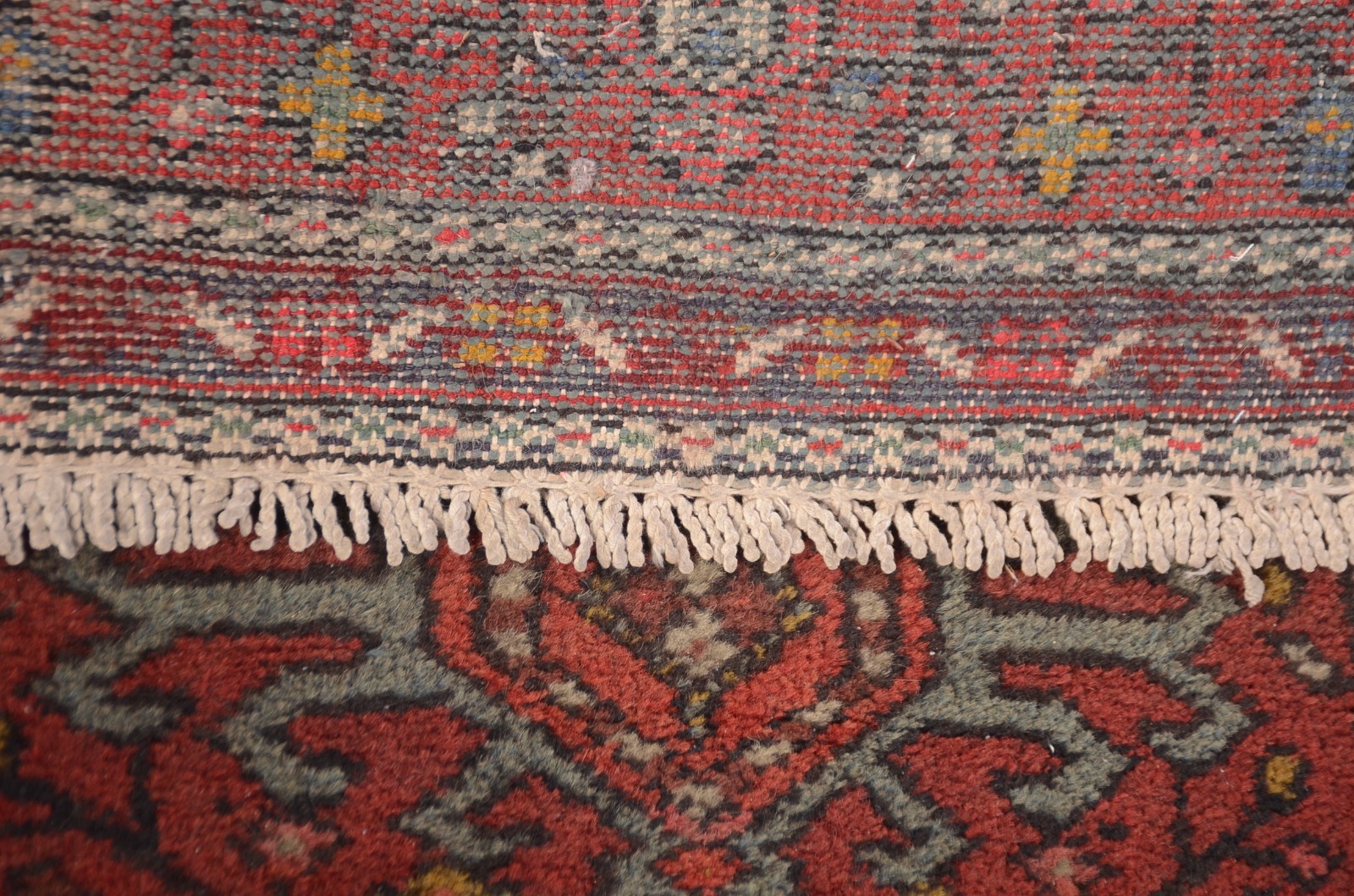Três tapetes diversos, sendo: Hamadan, Kilim e Belouch. - foto 7 de 10