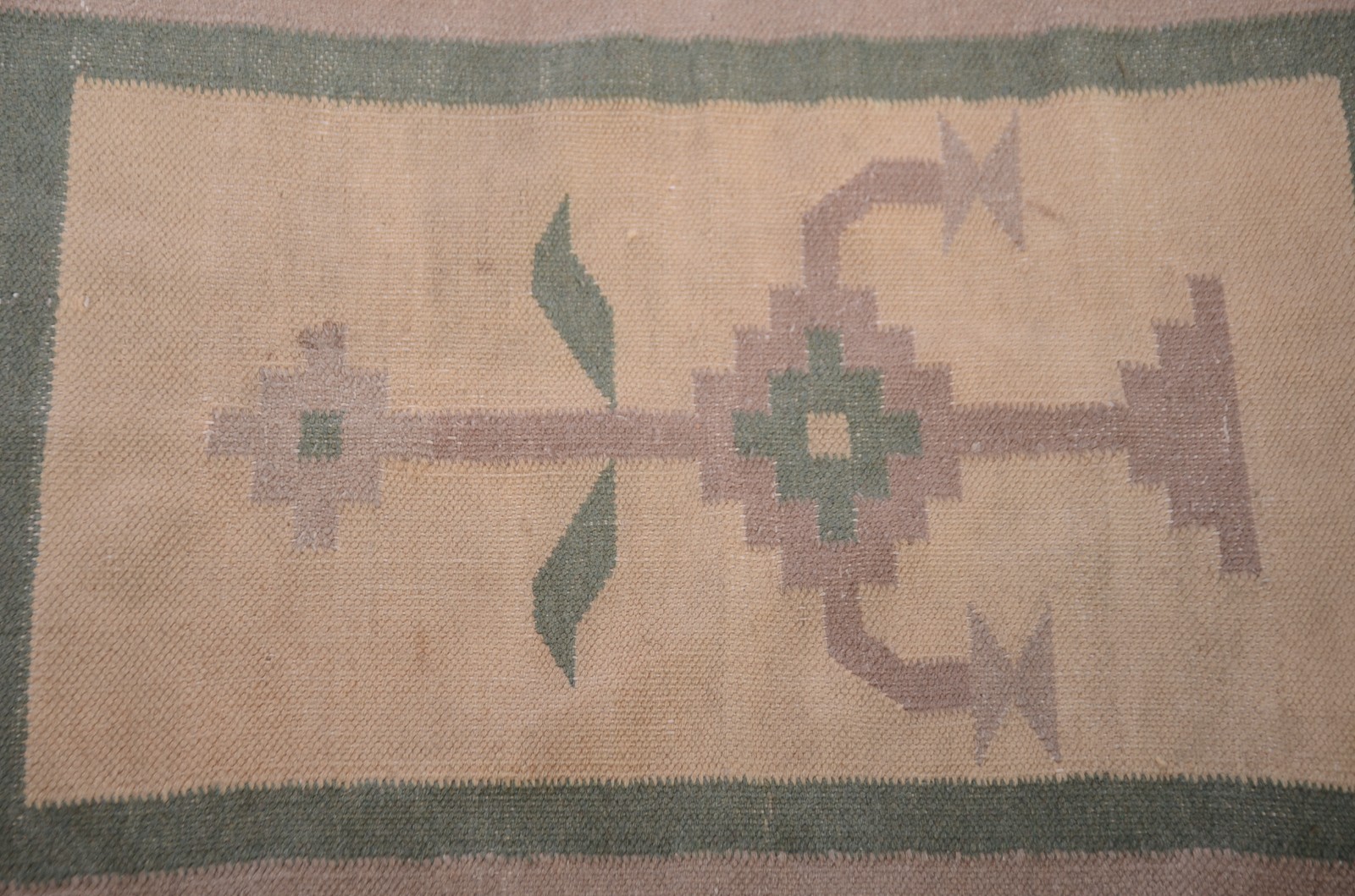 Três tapetes diversos, sendo: Hamadan, Kilim e Belouch. - foto 9 de 10