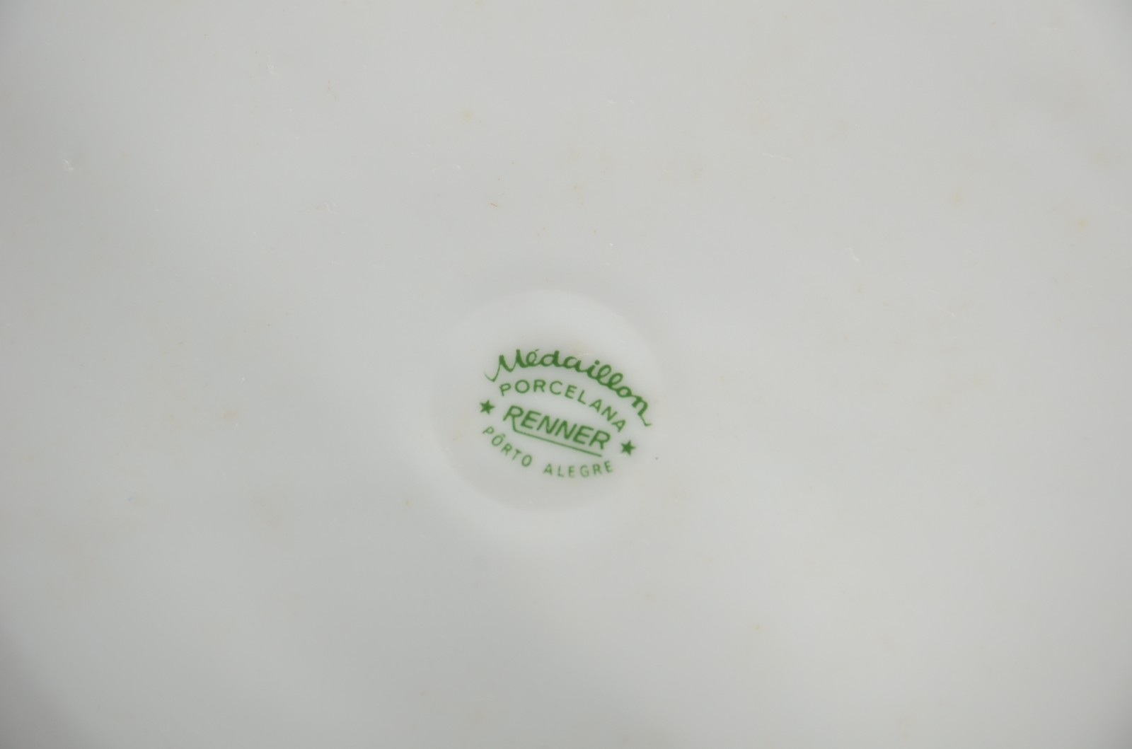 Aparelho de jantar, chá e café de porcelana Renner, fundo branco com... - foto 4 de 10