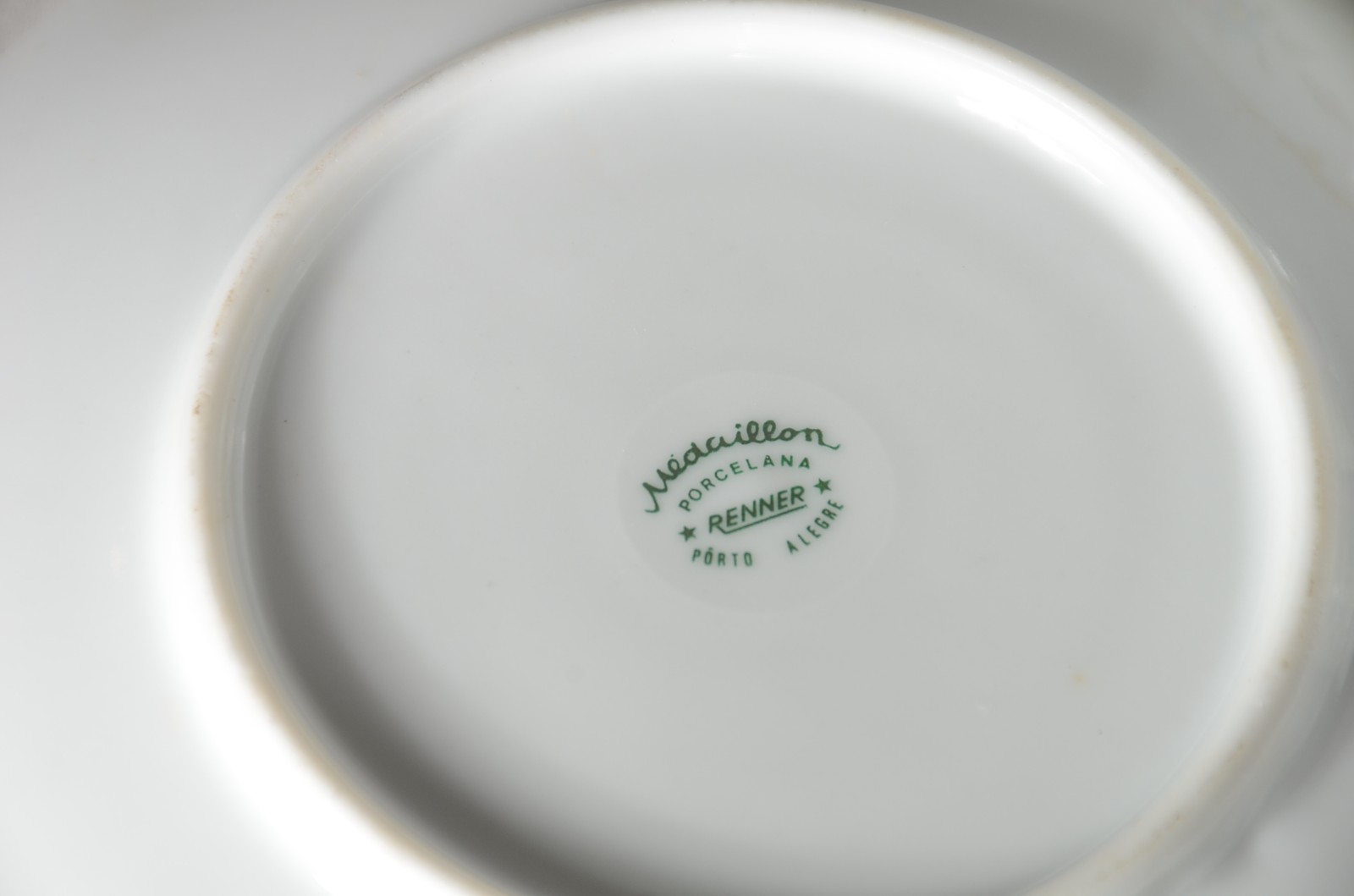 Aparelho de jantar, chá e café de porcelana Renner, fundo branco com... - foto 10 de 10