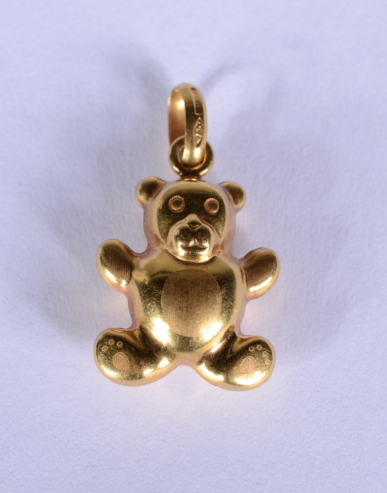 Pendente na forma de urso de ouro 18 k. - foto 1 de 4