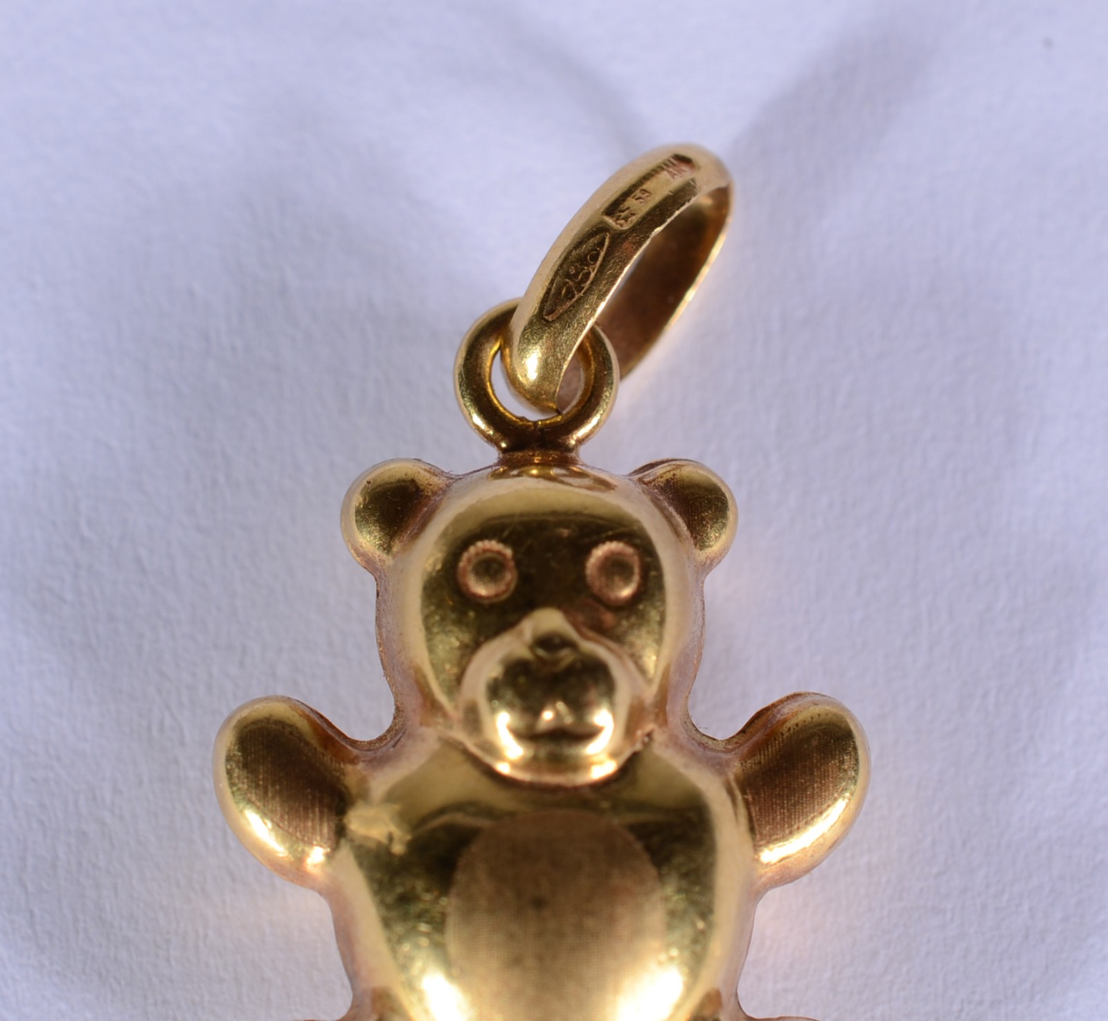 Pendente na forma de urso de ouro 18 k. - foto 2 de 4