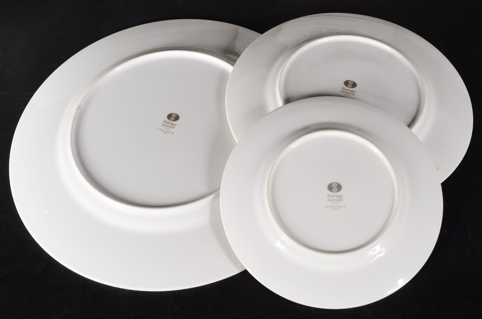 Serviço de jantar de porcelana Sango, composto de: 16 pratos rasos... - foto 3 de 11