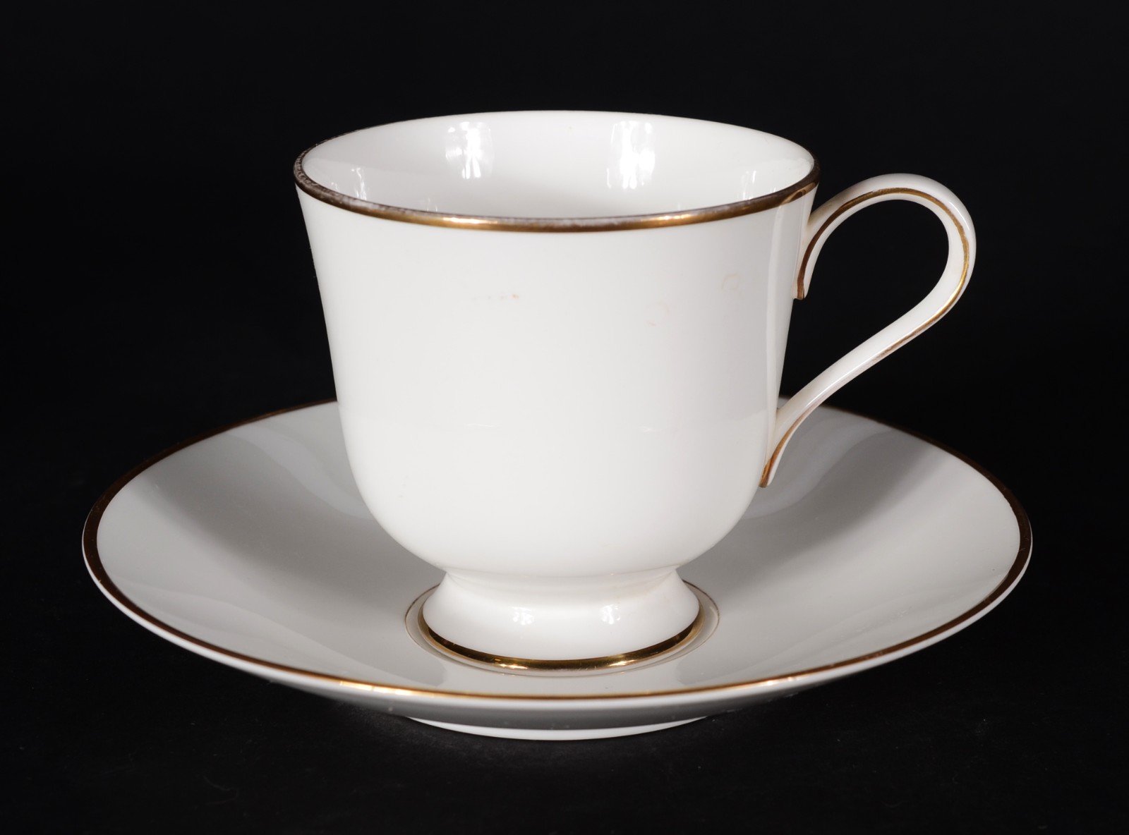 Serviço de jantar de porcelana Sango, composto de: 16 pratos rasos... - foto 4 de 11